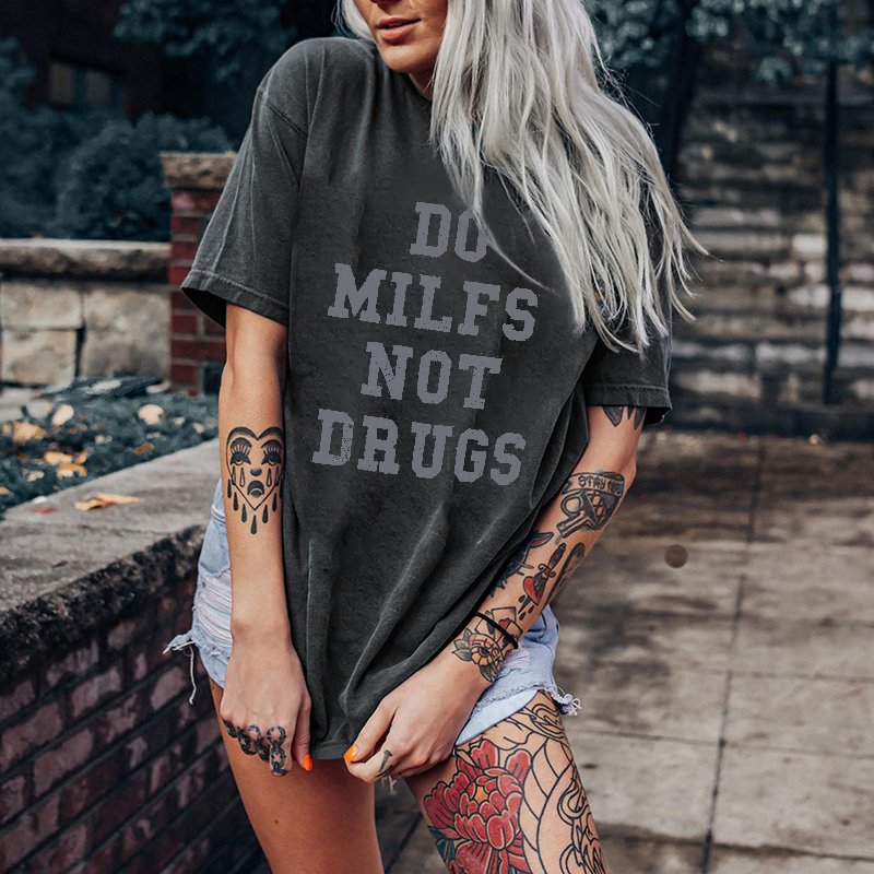 DO MILFS NOT DRUGS PRINTED T-SHIRT